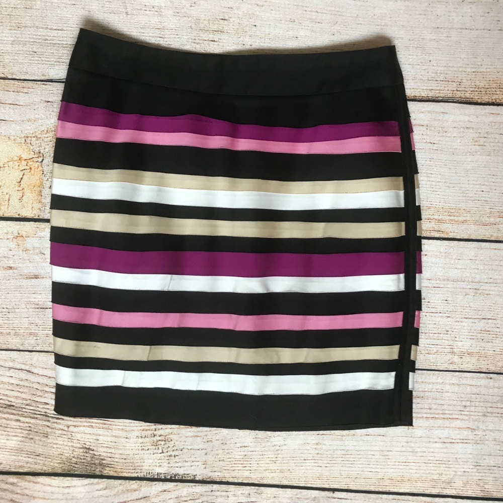 White House black Market pencil skirt 6 ruffle
